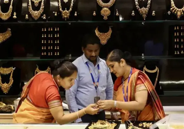 Gold, Silver Rate Today: ଗୁରୁବାର ହଠାତ୍ ଡାଉନ ହେଲା ସୁନା; ଭୁବନେଶ୍ୱରରେ ପୂରା ଖସି ଆସିଲା ଦାମ