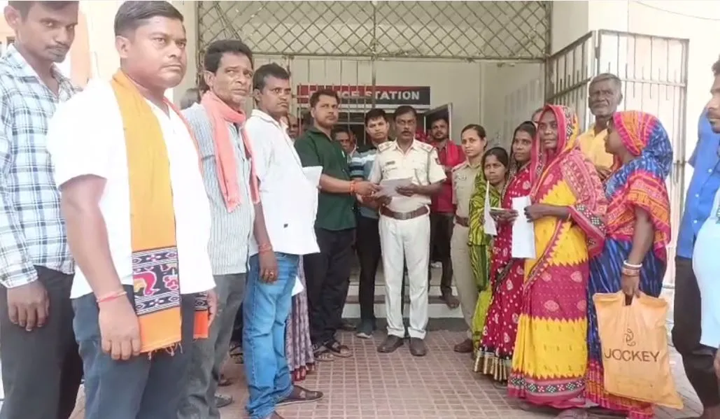 ବିଦ୍ୟାଳୟ ଜମିକୁ ଚଞ୍ଚକତା କରି ବିକ୍ରି କରିଦେଇଥିଲେ ପୂର୍ବତନ ସରପଞ୍ଚ ! ଥାନାରେ ପହଞ୍ଚିଲେ ଗ୍ରାମବାସୀ