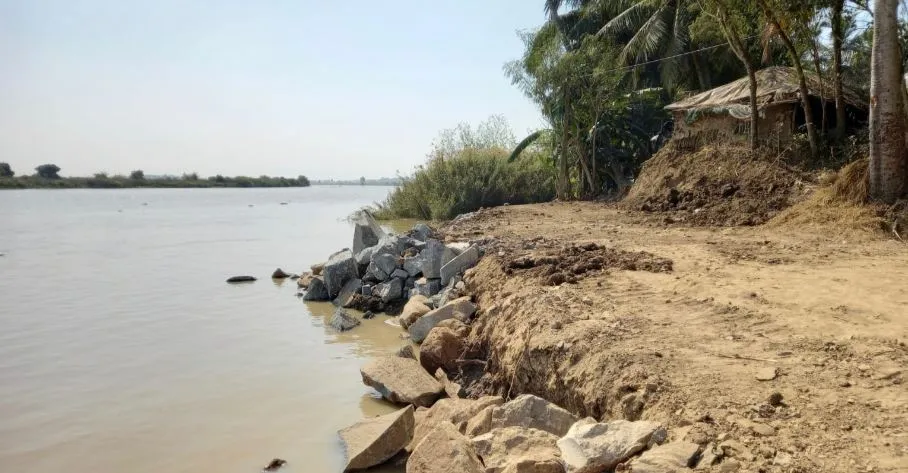 Bhadrak News: ପୁଅ ପାଇଁ ପାଣି ନେଇଯାଉଥିବା ବେଳେ ଭାସିଗଲେ ମାଆ: ନାତୁଣୀ ସହ ସଲିଳ ସମାଧୀ, ୨ ମୃତ