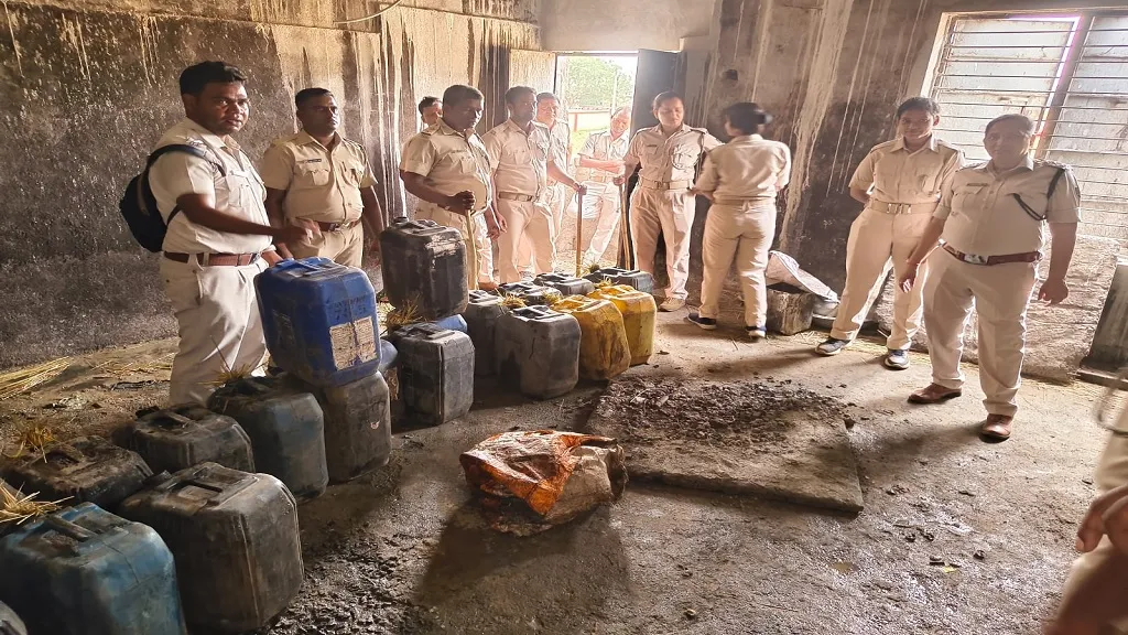 ଦେଶୀ ମଦ ଭାଟିରେ ଅବକାରୀ ବିଭାଗ ପକ୍ଷରୁ ବଡ଼ ଧରଣର ଚଢ଼ାଉ