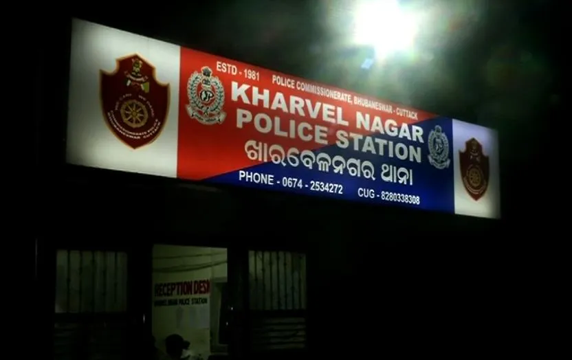 ଅସୁରକ୍ଷିତ ରାଜଧାନୀ ! ପୁଣି ବୁଲିଲା ଖଣ୍ଡା, ରାସ୍ତା ମଝିରେ ଜମାଟୋ କର୍ମଚାରୀଙ୍କୁ ହାଣିଲେ ଦୁର୍ବୃତ୍ତ