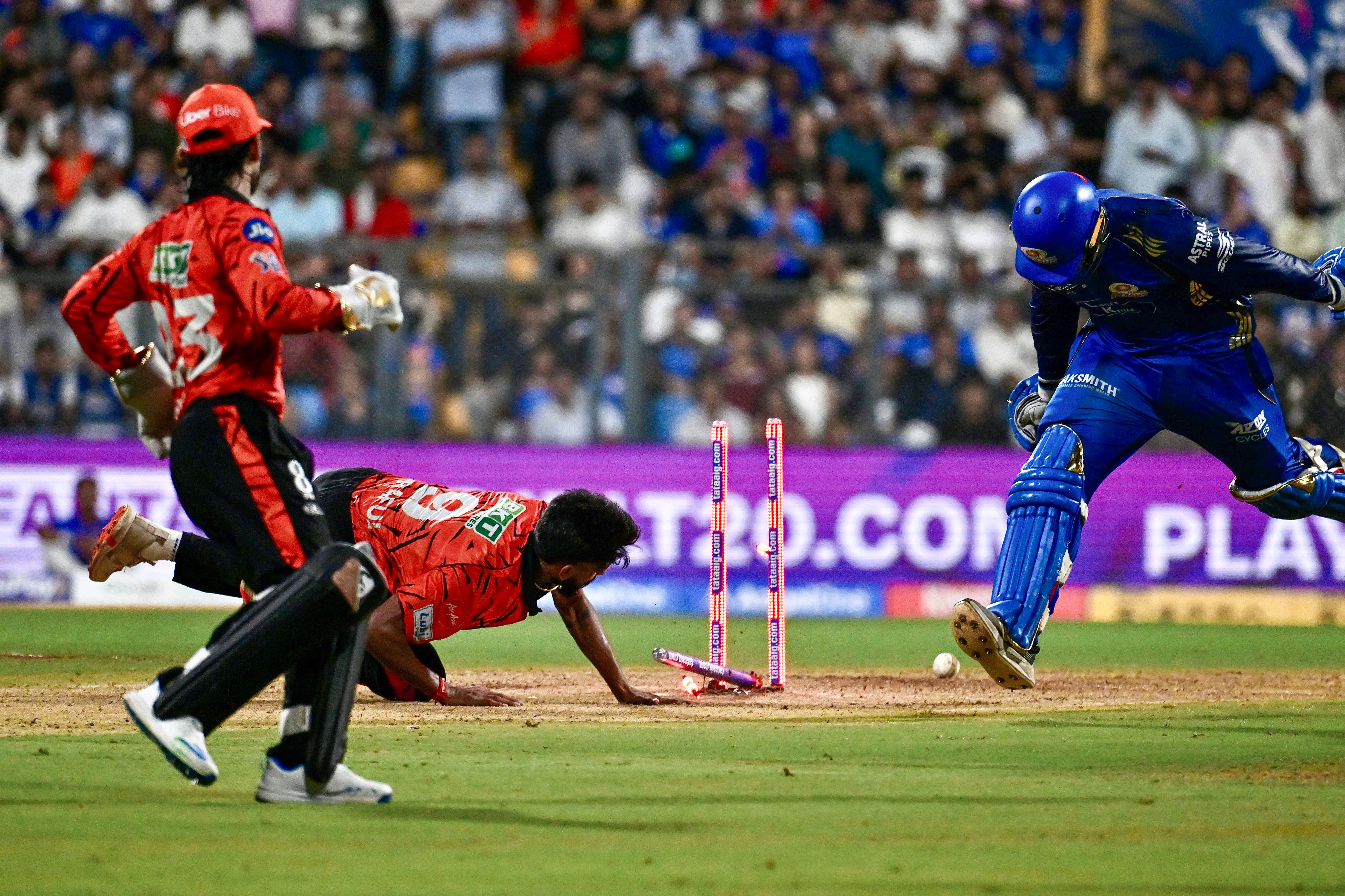 IPL 2026: ଓ୍ଵାଙ୍ଖେଡ଼େରେ ରିୟାନ ରିକଲଟନଙ୍କ ବିସ୍ଫୋରକ ଶତକ, SRHକୁ ବିଶାଳ ଟାର୍ଗେଟ୍ ଦେଲା MI 