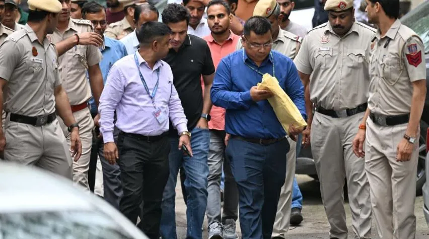 Assam cops at Pawan Khera's home