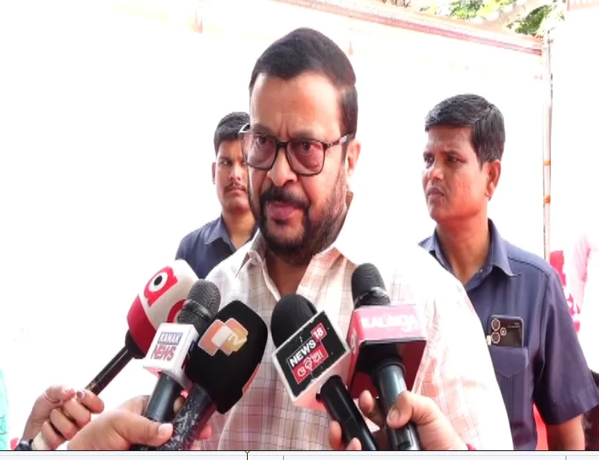 Odisha Politics : ରାଜ୍ୟରେ ଆଇନ ଶୃଙ୍ଖଳା ପରିସ୍ଥିତି ନେଇ ବିଜେଡି-ବିଜେପି ମୁହାଁମୁହିଁ  