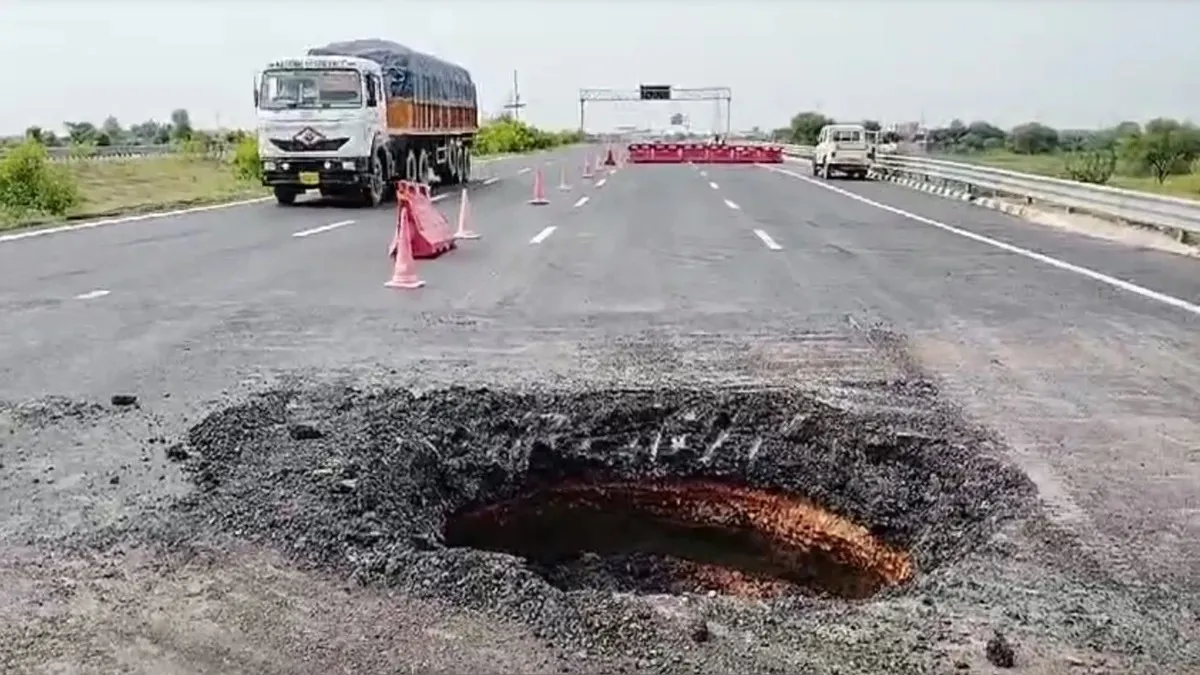 Delhi Mumbai Expressway | ଗୁରୁଗ୍ରାମ ସୋହନା ରୋଡ୍ ପାଲଟିଛି ‘ପାତାଳ ଲୋକ’, ଏକ୍ସପ୍ରେସ-ୱେରେ ୧୫ ଫୁଟ୍ ଗଭୀର ଗାତ