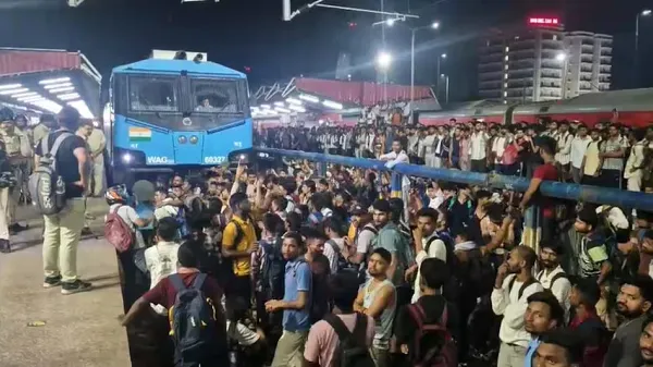 ଟ୍ରେନ ବିଳମ୍ୱକୁ ନେଇ ଚାକିରି ଆଶାୟୀଙ୍କ ହଙ୍ଗାମା, ପାଟଳିପୁତ୍ର ଷ୍ଟେସନରେ ଭଙ୍ଗାରୁଜା, ଅନେକ ପୋଲିସକର୍ମୀ ଆହାତ
