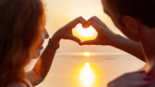 Love Horoscope: ମେଷ-ମିଥୁନ ସମେତ ଏହି ତିନି ରାଶିଙ୍କ ପ୍ରେମ ଜୀବନ ହେବ ରଙ୍ଗୀନ, ପାର୍ଟନରଙ୍କ ଠାରୁ ମିଳିପାରେ ସରପ୍ରାଇଜ୍