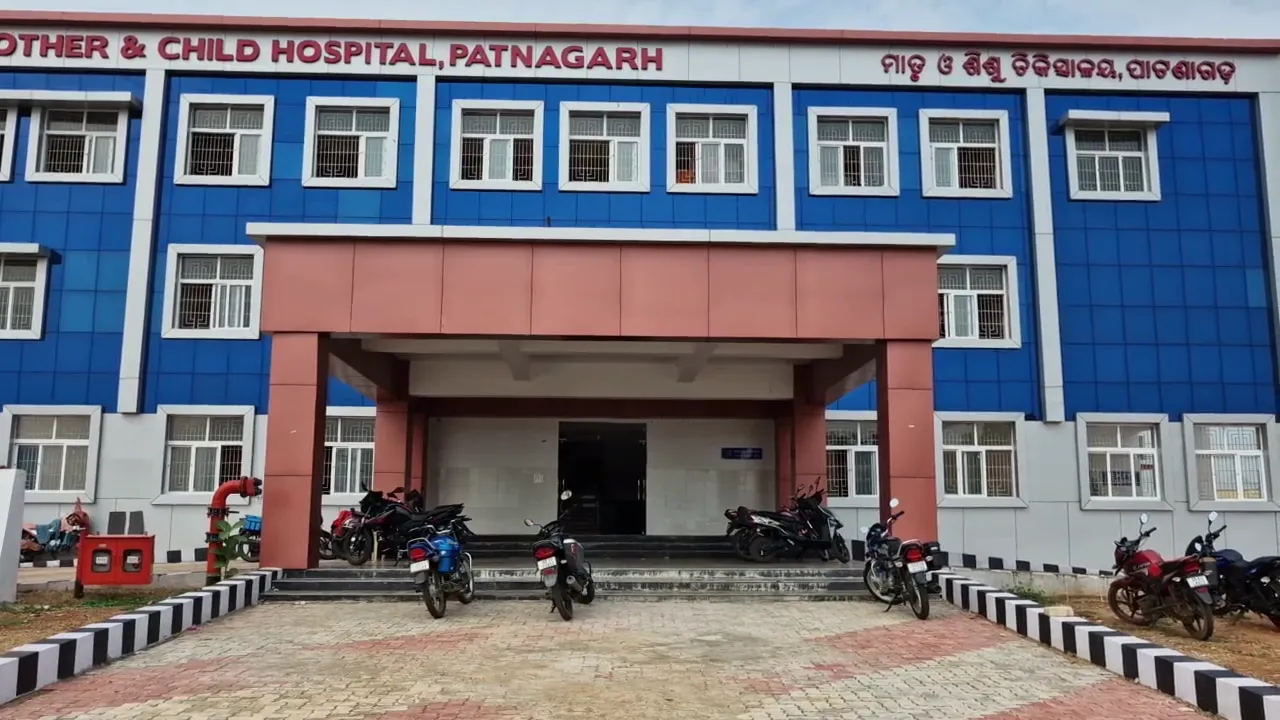ରାତିସାରା ପାଇଲେ ପ୍ରସବ ଯନ୍ତ୍ରଣା, ସକାଳୁ ଜନ୍ମହେଲା ମୃତ ଶିଶୁ.. ଚିକିତ୍ସା ଅବହେଳା ଅଭିଯୋଗ ଆଣି ଡାକ୍ତରଖାନାରେ ଉତ୍ତେଜନା