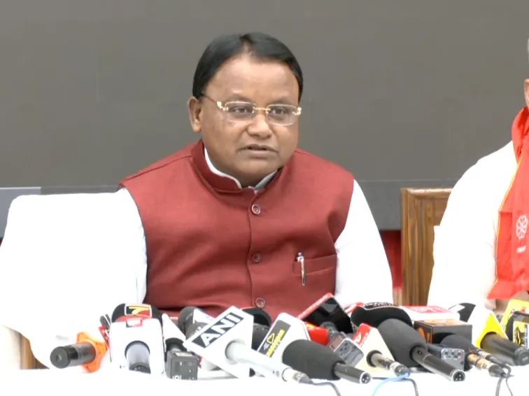 ସ୍କୁଲ ବହିରେ ମୁଦ୍ରଣ ତ୍ରୁଟି : ଉନ୍ନୟନ କମିଶନରଙ୍କ ଅଧ୍ୟକ୍ଷତାରେ କମିଟି, ୭ ଦିନରେ ଦେବେ ରିପୋର୍ଟ