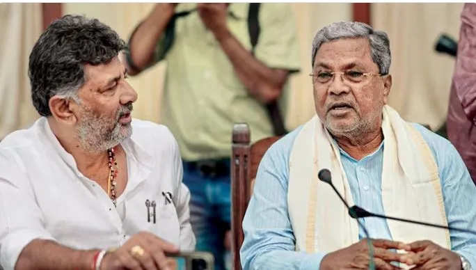 ମୁଖ୍ୟମନ୍ତ୍ରୀ ପଦରୁ ଇସ୍ତଫା ଦେବା ପରେ ବି ସରକାରୀ ବାସଭବନ ଛାଡ଼ିବେନି ସିଦ୍ଦରମେୟା, ନିଜ ଘରୁ ସରକାର ଚଳାଇବେ ଶିବକୁମାର