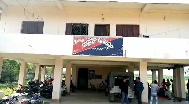 ବିବାଦ ତୁଟାଇବାକୁ ଯାଇଥିଲେ, କାଠ ଫାଳିଆରେ ଚାଲିଗଲା ମଧ୍ୟସ୍ଥିଙ୍କ ଜୀବନ