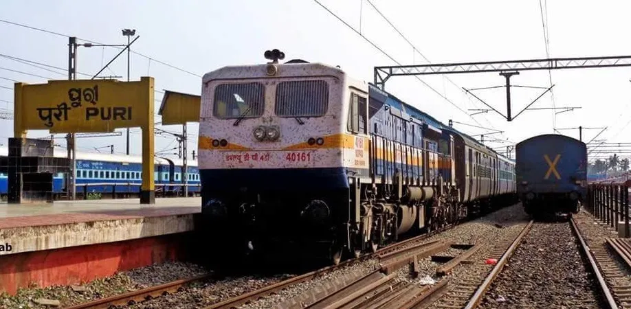 ରେଳଯାତ୍ରୀଙ୍କ ପାଇଁ ଜରୁରୀ ଖବର: ଜୁନ୍ ୨୯ ଓ ୩୦ରେ ପୁରୀ ରୁଟରେ ଅନେକ ଟ୍ରେନ ବାତିଲ, ଯାତ୍ରା କରିବା ପୂର୍ବରୁ ଦେଖନ୍ତୁ ସମ୍ପୂର୍ଣ୍ଣ ଲିଷ୍ଟ