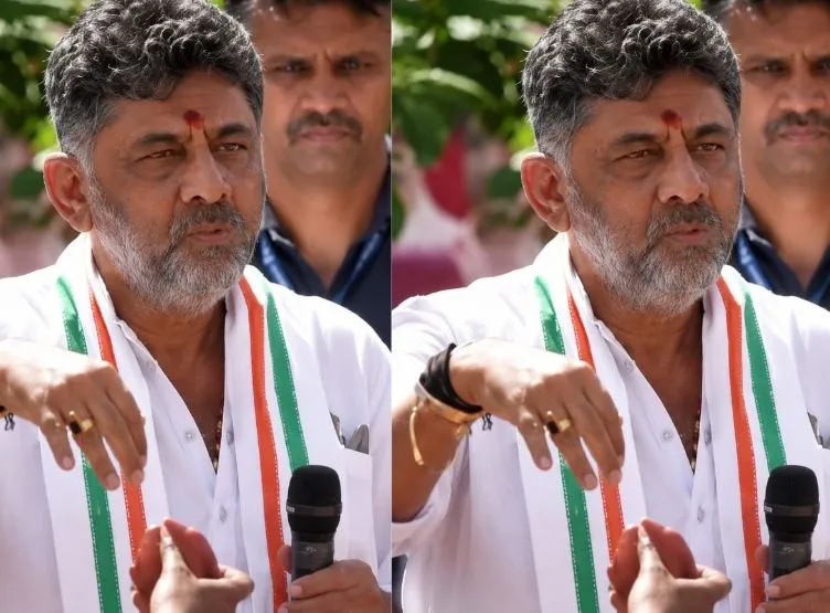 DK Shivakumar Viral Video: କଳେ ଖାଇ ଅଇଁଠା ଆପଲକୁ ଲୋକଙ୍କ ଉପରକୁ ଫିଙ୍ଗିଲେ ଶିବ କୁମାର: ଭିଡିଓ ଭାଇରାଲ ପରେ ସମାଲୋଚନା
