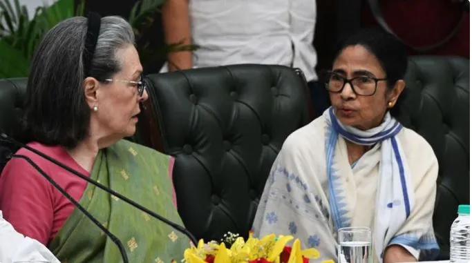 ସୋନିଆ ଗାନ୍ଧୀଙ୍କ ସହ ମମତା ବାନାର୍ଜୀଙ୍କ ଗୁରୁତ୍ୱପୂର୍ଣ୍ଣ ଆଲୋଚନା; ନୂଆ ରାଜନୈତିକ ସମୀକରଣ ସମ୍ଭାବନା