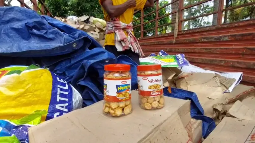 ଟ୍ରକରୁ ବିପୁଳ ପରିମାଣ ଏକ୍ସପାୟରୀ ସାମଗ୍ରୀ ଜବତ, କିଏ ଓ କାହିଁକି ରଖିଥିଲା ? ବଢ଼ିଲା ସନ୍ଦେହ...