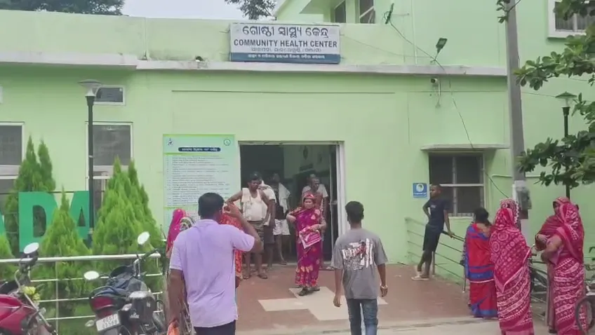 ଏମିତି ବି ଆସେ ମୃତ୍ୟୁ… ଚା’ ପିଉଥିବା ବେଳେ ଗଛ ଡାଳ ପଡ଼ି ଚାଲିଗଲା ବୃଦ୍ଧଙ୍କ ଜୀବନ