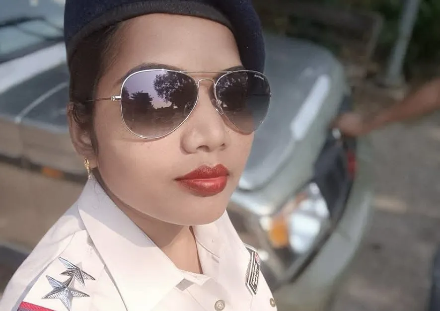 ଖାକିରେ ଗଞ୍ଜେଇ ଦାଗ: ମାଫିଆଙ୍କୁ ସହଯୋଗ କରୁଥିଲେ ମ୍ୟାଡାମ ଆଇଆଇସି! ହ୍ୱାଟ୍ସଆପ୍ ଚାଟ୍ ଖୋଲିଲା ଗୁମର