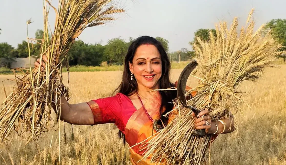 ‘ଡ୍ରିମ୍‌ ଗର୍ଲ’ ନାଁ ପସନ୍ଦ ନଥିଲା, ଦୁଃଖ ଲାଗିଥିଲା... ରିଆଲିଟି ସୋ’ରେ ବଡ଼ ଖୁଲାସା କଲେ ହେମା ମାଳିନୀ