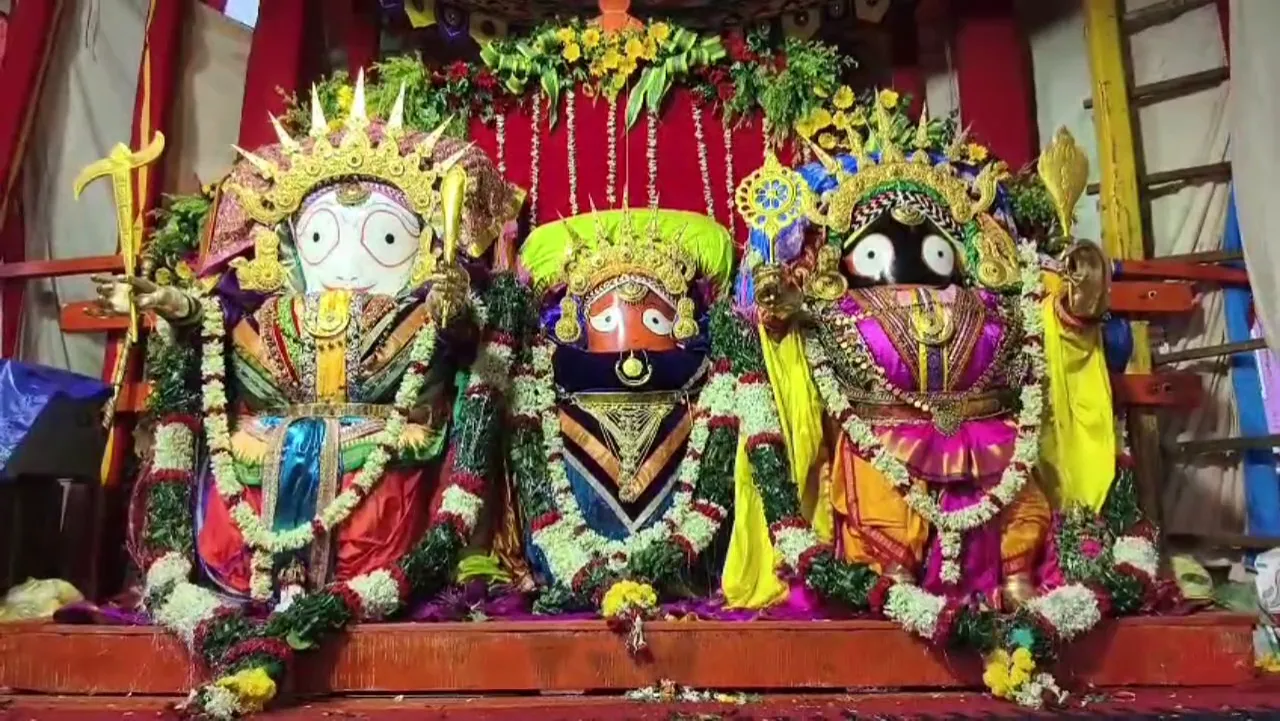 ବିଶ୍ୱର ସର୍ବବୃହତ ରଥରେ ତିନି ଠାକୁରଙ୍କର ନିଆରା ସୁନାବେଶ