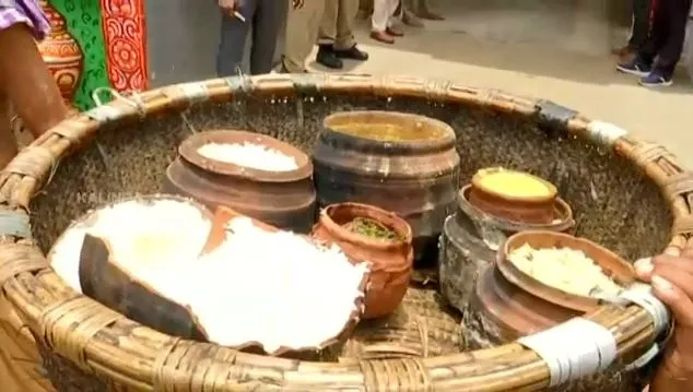 ରତ୍ନବେଦୀରେ ମହାପ୍ରଭୁ, ଚଳଚଞ୍ଚଳ ଶ୍ରୀମନ୍ଦିର; ବାହାରିଲା ନୀଳାଚଳ ଅବଢା