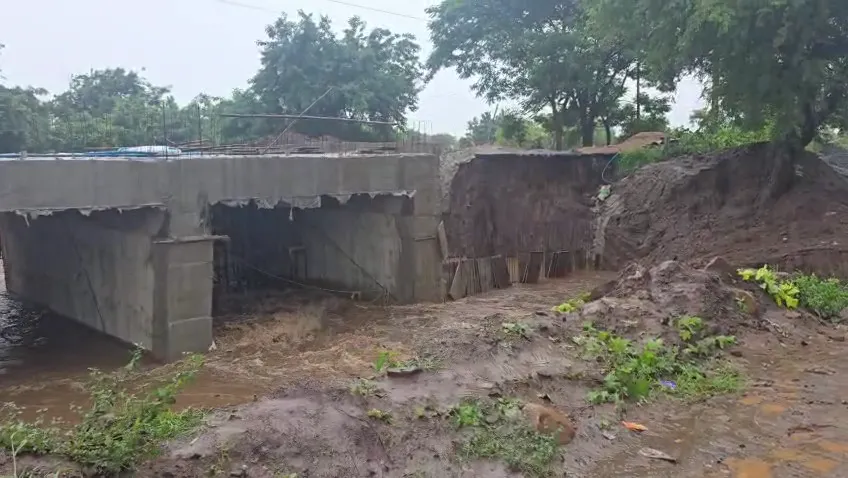 ବନ୍ୟା କ୍ଷତିଗ୍ରସ୍ତ ରାସ୍ତା ଓ କୋଠାବାଡ଼ିର ତୁରନ୍ତ ମରାମତି କରାଯାଉ, ମନ୍ତ୍ରୀ ପୃଥ୍ୱୀରାଜ ହରିଚନ୍ଦନଙ୍କ ନିର୍ଦ୍ଦେଶ 