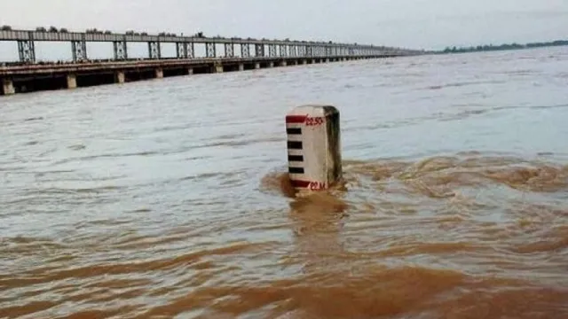 ଉପରମୁଣ୍ଡରେ ବର୍ଷା, ପୁଣି ବଢିଲା ମହାନଦୀର ଜଳସ୍ତର; ଗୁରବାର ମୁଣ୍ଡଳିରେ ପହଞ୍ଚିବ ବନ୍ୟାଜଳ