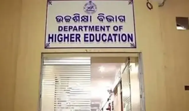 ସ୍ନାତକ ଆଡ଼ମିଶନ ପାଇଁ ପ୍ରକାଶ ପାଇଲା ତୃତୀୟ ମେଧା ତାଲିକା, ଇଂରାଜୀ ବିଷୟ ସହ ରେଭେନ୍ସା ବିଶ୍ୱବିଦ୍ୟାଳୟ ଆଗରେ