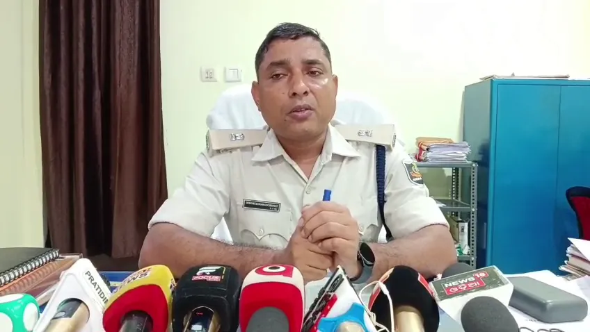 ଗୋ-ମାଫିଆଙ୍କୁ ସୂଚନା ଲିକ୍ ମାମଲା: ଏଏସଆଇ ଓ କନଷ୍ଟେବଲ ନିଲମ୍ବିତ, ହୋମଗାର୍ଡଙ୍କୁ କାରଣ ଦର୍ଶାଅ ନୋଟିସ
