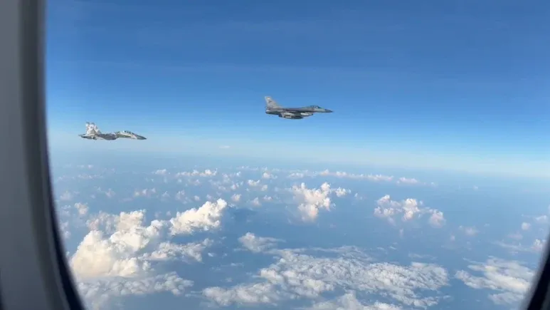 ଆକାଶ ମାର୍ଗରେ ଭବ୍ୟ ସ୍ୱାଗତ:  F-16 ଏବଂ ସୁଖୋଇ-୩୦ ସୁରକ୍ଷା ବଳୟରେ ପିଏମ ମୋଦୀଙ୍କ ବିମାନ