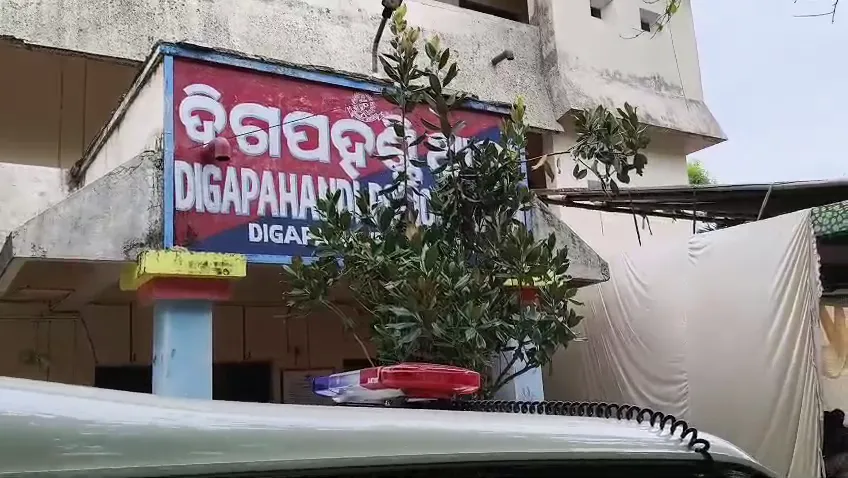 ସୋସିଆଲ ମିଡିଆରେ ଫଟୋ- ଭିଡିଓ ଭାଇରାଲ କରିଦେବା ଧମକ ଦେଇ ଯୁବତୀଙ୍କୁ ଦୁଷ୍କର୍ମ, ଗିରଫ ହେଲା ଅଭିଯୁକ୍ତ