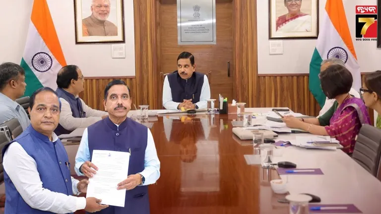 କେନ୍ଦ୍ରମନ୍ତ୍ରୀ ପ୍ରହ୍ଲାଦ ଯୋଶୀଙ୍କୁ ଭେଟିଲେ ରାଜ୍ୟ ଖାଦ୍ୟ ଯୋଗାଣ ମନ୍ତ୍ରୀ, ବିଭିନ୍ନ ଗୁରୁତ୍ବପୂର୍ଣ୍ଣ ପ୍ରସଙ୍ଗରେ କଲେ ଆଲୋଚନା