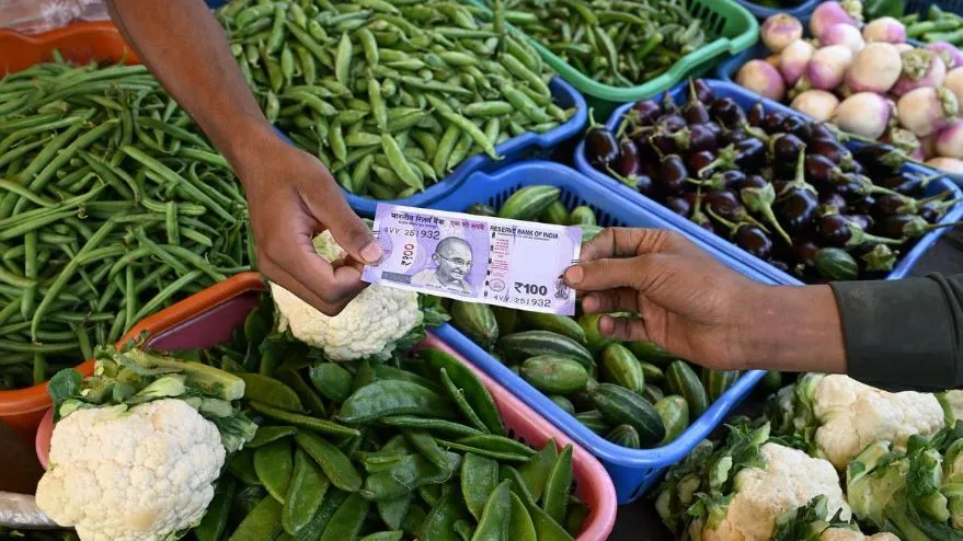 Retail inflation July: ରେକର୍ଡ ସ୍ତରରେ ଖୁଚୁରା ମୁଦ୍ରାସ୍ଫୀତି, ପକେଟ ଉପରେ କେମିତି ପକାଏ ପ୍ରଭାବ ? ବୁଝନ୍ତୁ ପୂରା ଗଣିତ 