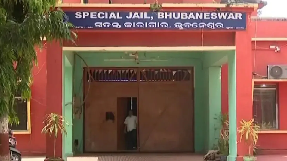 Prisoners Released Early: ଭଲ ବ୍ୟବହାର ପାଇଁ ଆଜୀବନ କଏଦୀଙ୍କୁ ମୁକ୍ତି, ଝାରପଡ଼ା ଜେଲ୍ରୁ ୩ ଜଣଙ୍କ ଆଗୁଆ ଖଲାସ