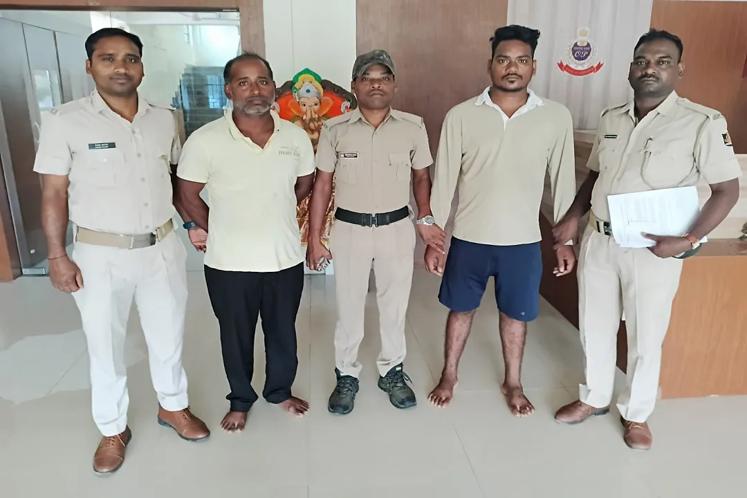 ଲିଫ୍ଟ ବାହାନାରେ ବସି ବାଇକ ଆରୋହୀଙ୍କ ତଣ୍ଟି କଟିଦେବା ଘଟଣା, ଦୁଇ ଜଣ ଗିରଫ