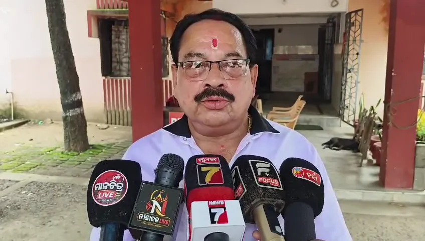 A controversy has arisen regarding ‘Jatra Shree Biswa Darbar' ‘Dholia’ Jatra.