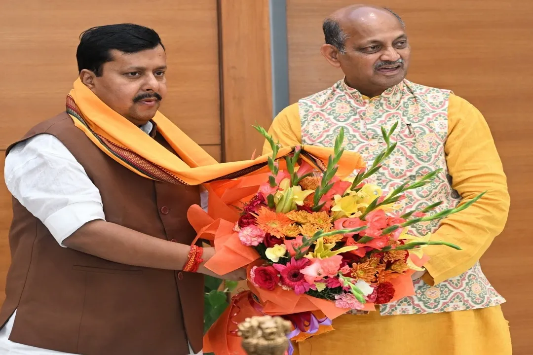 ଦିଲ୍ଲୀରେ ନୀତିନ ନବୀନଙ୍କୁ ଭେଟିଲେ ମନମୋହନ ସାମଲ, ବିଭିନ୍ନ ପ୍ରସଙ୍ଗରେ ହେଲା ଗୁରୁତ୍ବପୂର୍ଣ୍ଣ ଆଲେଚନା