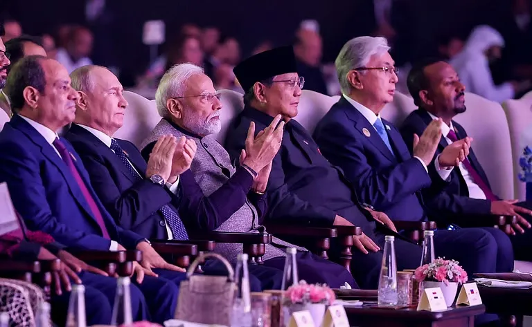 PM Modi Pauses Speech to Inquire About Chinese President's Health at BRICS