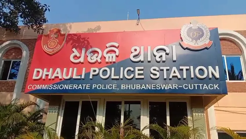 ଯୁବକଙ୍କୁ ସଂଘବଦ୍ଧ ଆକ୍ରମଣ, ୬ଟି ଗାଡ଼ିରେ ୨୦ ଜଣ ଗୋଡେଇ ଗୋଡେଇ ପିଟିଲେ