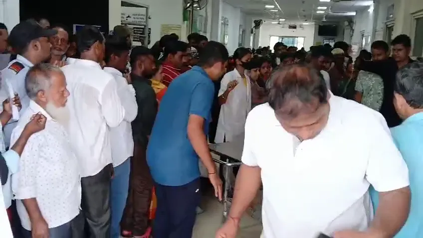 Brothers attack stepbrother: ସମ୍ପତ୍ତି ବିବାଦର କରୁଣ ପରିଣତି, ସାବତ ଭାଇକୁ କଟୁରୀରେ ହାଣିଲେ ଦୁଇ ଭାଇ