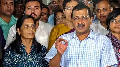 କେଜ୍ରିୱାଲ ଓ ପରିବାରକୁ SIR ନୋଟିସ୍, AAPର ନିର୍ବାଚନ ଆୟୋଗକୁ ପ୍ରଶ୍ନ ‘ଏମିତି କେମିତି?’