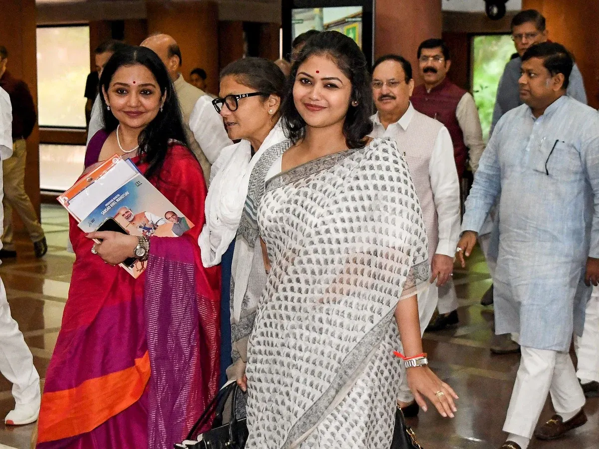 TMC Rebel MPs: Lok Sabha Gives 20 MPs Time Till October 8, What Happens Next?