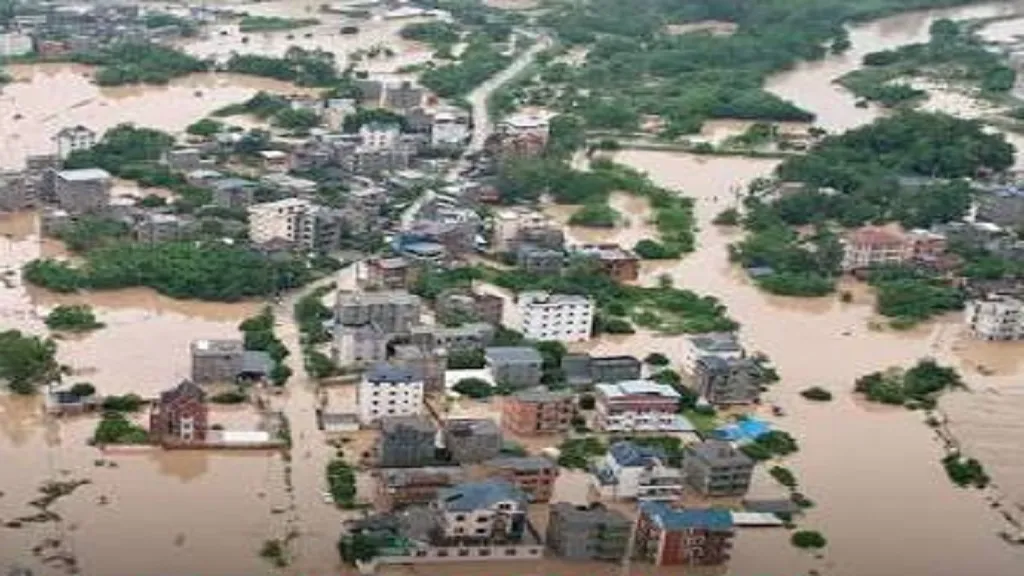 ଚୀନ୍ ରେ ସାଇକ୍ଲୋନ ‘ସୌଡେଲ’ର ତାଣ୍ଡବ, ଫ୍ଲାସଫ୍ଲୋଡ ଭସାଇନେଲା ବିଲ୍ଡିଂ 