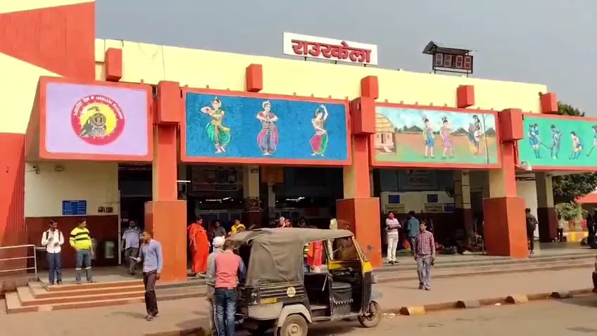 ରେଲଓ୍ବେ ଷ୍ଟେସନରେ ଯୁବତୀଙ୍କୁ ଦୁଷ୍କର୍ମ ଅଭିଯୋଗ, ଅଭିଯୁକ୍ତ ରେଳ କର୍ମଚାରୀ ଗିରଫ