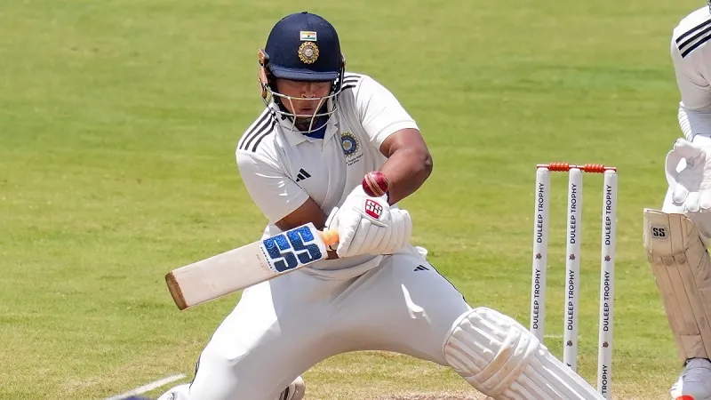 15-Year-Old Vaibhav Sooryavanshi Smashes 44, Attacks Mohammed Siraj