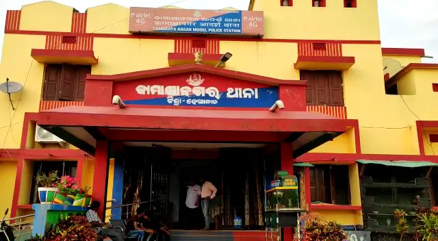 Dhenkanal attack: ଶାଶୁକୁ ମାଡ଼ ମାରିବାରୁ ଉତ୍ତେଜିତ ଶ୍ୱଶୁର, କଟୁରି ଚୋଟରେ ଜ୍ୱାଇଁ ଗୁରୁତର