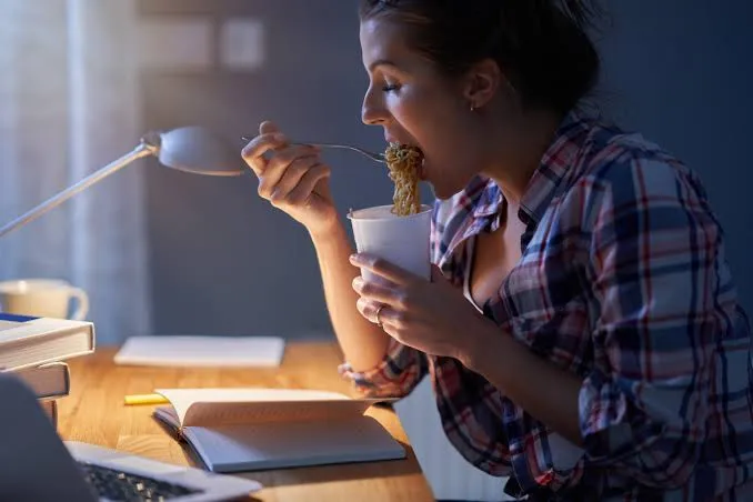 Does Eating After 8 PM Cause Weight Gain? Is the Clock or Your Plate to Blame?