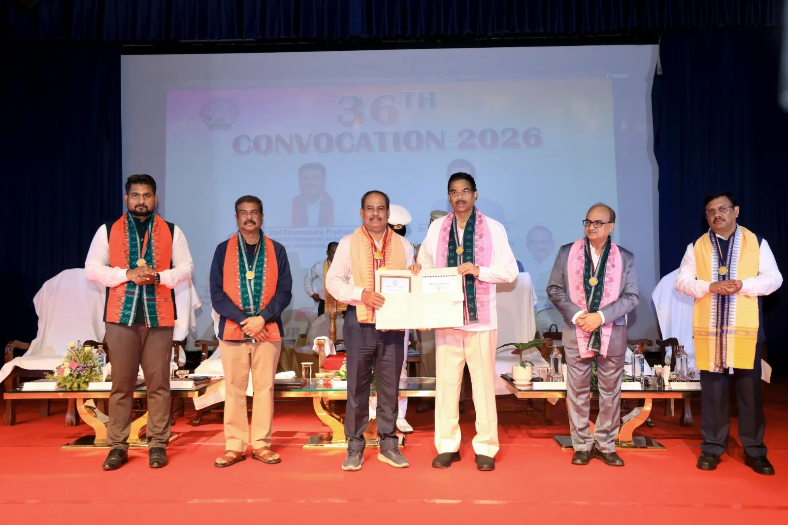 ସମ୍ବଲପୁର ବିଶ୍ୱବିଦ୍ୟାଳୟ ସମାବର୍ତ୍ତନରେ ରାଜ୍ୟପାଳଙ୍କ ବଡ଼ ଆହ୍ୱାନ, ପ୍ରଧାନମନ୍ତ୍ରୀଙ୍କ ଉପଦେଶ ମାନିବାକୁ ପରାମର୍ଶ