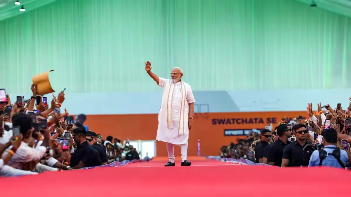 ପିଏମ ମୋଦୀଙ୍କ କାର୍ଯ୍ୟକ୍ରମରେ ନକଲି PMO ଅଧିକାରୀ, ସାଙ୍ଗରେ ଥିଲେ ବନ୍ଧୁକଧାରୀ ଅଙ୍ଗରକ୍ଷୀ 